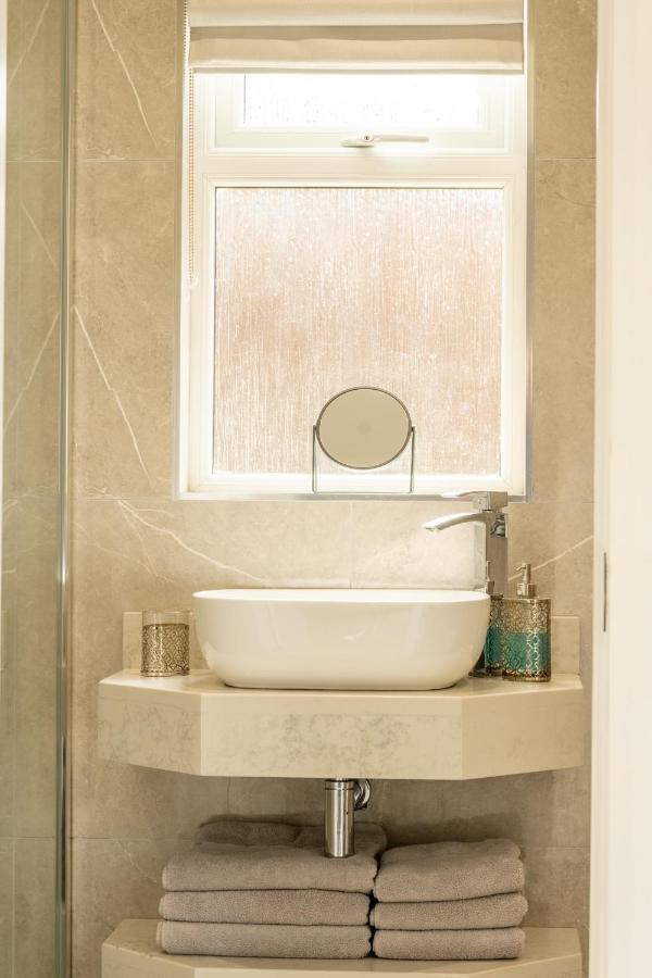 The View Apartment 2, Newry - Luxury Open Plan Apartment With City Views エクステリア 写真